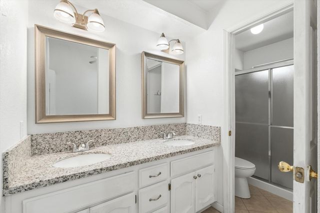 7 Windbrook Ct, Sacramento, CA 95823