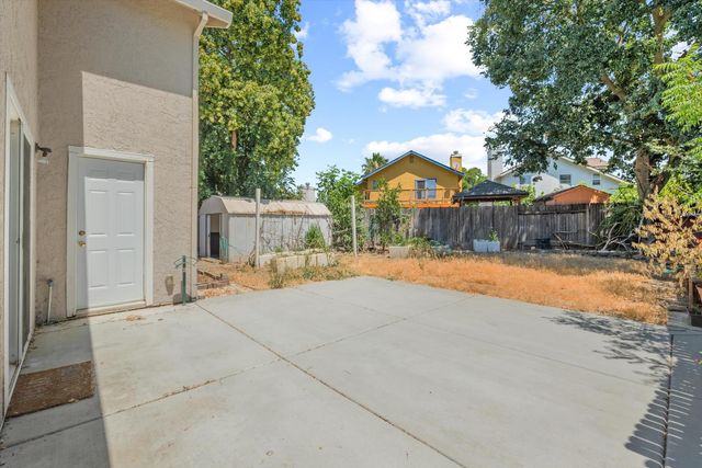 7 Windbrook Ct, Sacramento, CA 95823