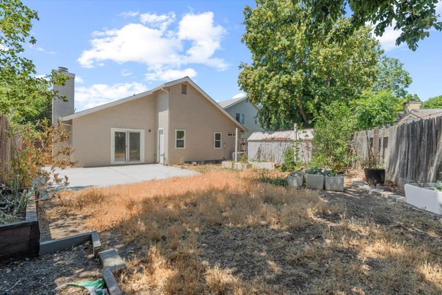 7 Windbrook Ct, Sacramento, CA 95823