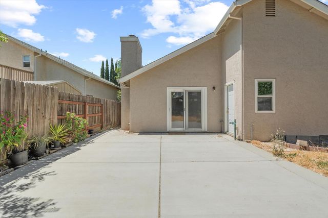 7 Windbrook Ct, Sacramento, CA 95823