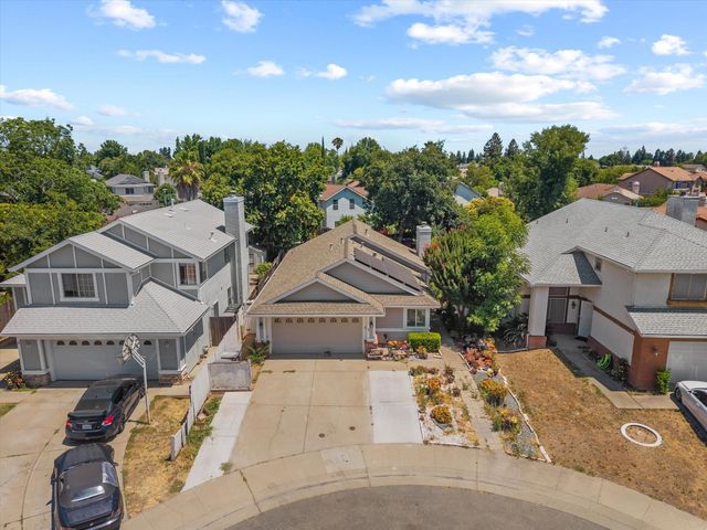 7 Windbrook Ct, Sacramento, CA 95823
