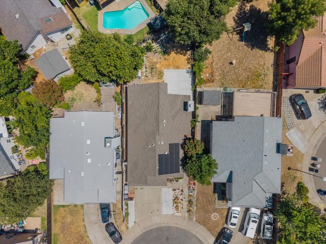 7 Windbrook Ct, Sacramento, CA 95823