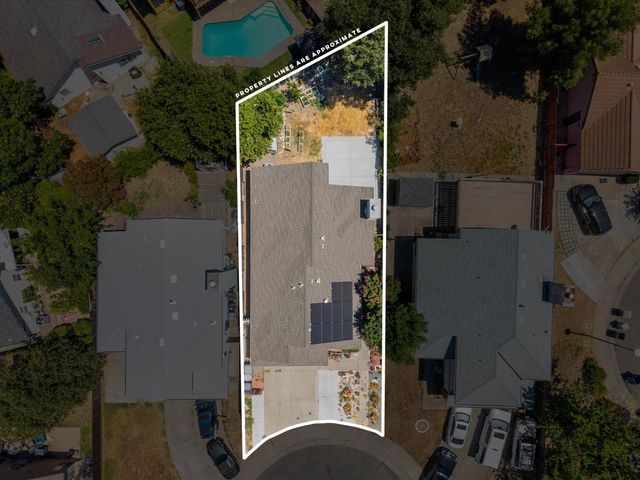 7 Windbrook Ct, Sacramento, CA 95823