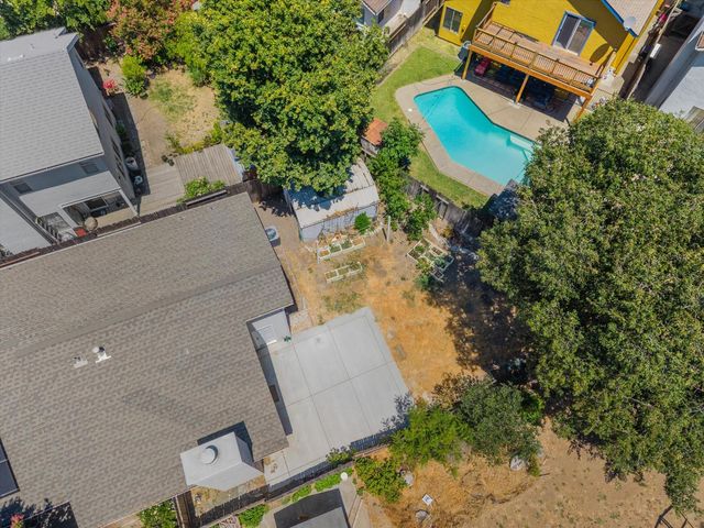 7 Windbrook Ct, Sacramento, CA 95823