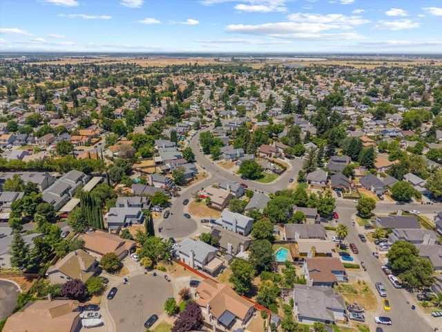 7 Windbrook Ct, Sacramento, CA 95823
