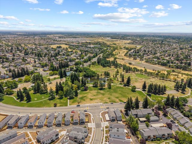 7 Windbrook Ct, Sacramento, CA 95823