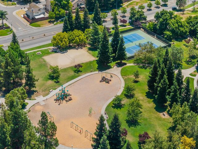 7 Windbrook Ct, Sacramento, CA 95823