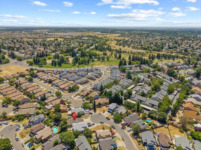 7 Windbrook Ct, Sacramento, CA 95823