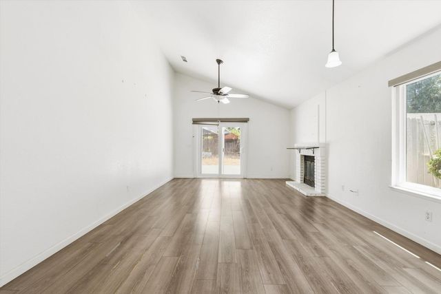 7 Windbrook Ct, Sacramento, CA 95823