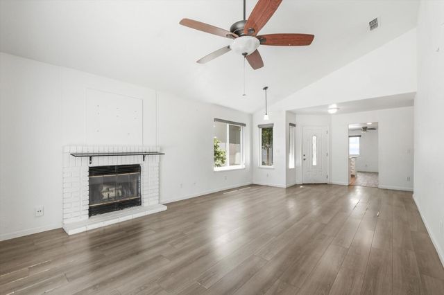7 Windbrook Ct, Sacramento, CA 95823