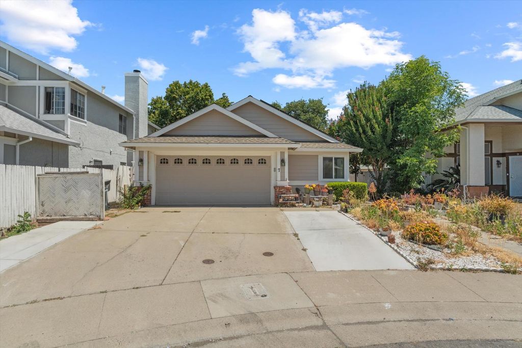 7 Windbrook Ct, Sacramento, CA 95823