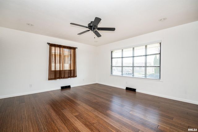 6009 W SIOUX Trail, Bartonville, IL 61607