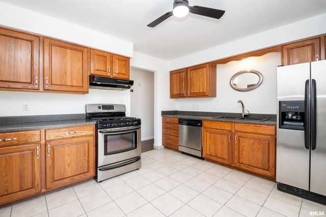 6009 W SIOUX Trail, Bartonville, IL 61607