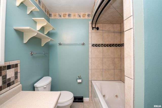 6009 W SIOUX Trail, Bartonville, IL 61607