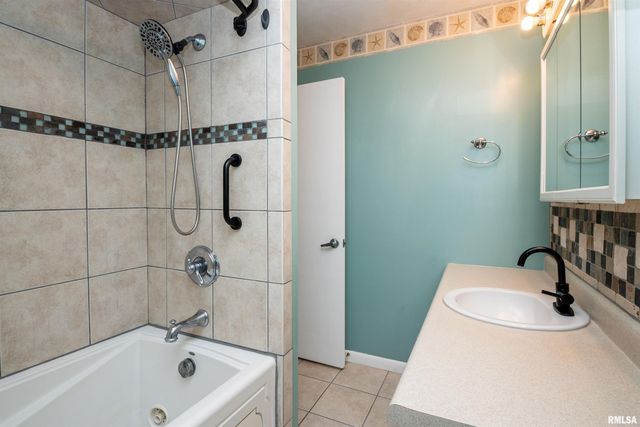 6009 W SIOUX Trail, Bartonville, IL 61607