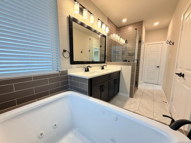 5843 Whitby Rd Unit 30, San Antonio, TX 78240