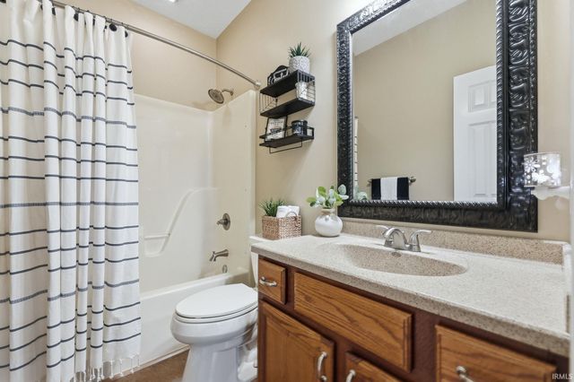 2608 W Brayston Way, Muncie, IN 47304