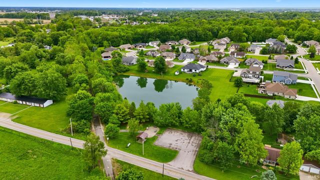 2608 W Brayston Way, Muncie, IN 47304