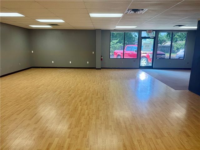 902 SW 2nd Street, Bentonville, AR 72712