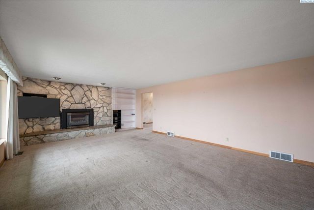 6336 W Willamette Ave, Kennewick, WA 99336