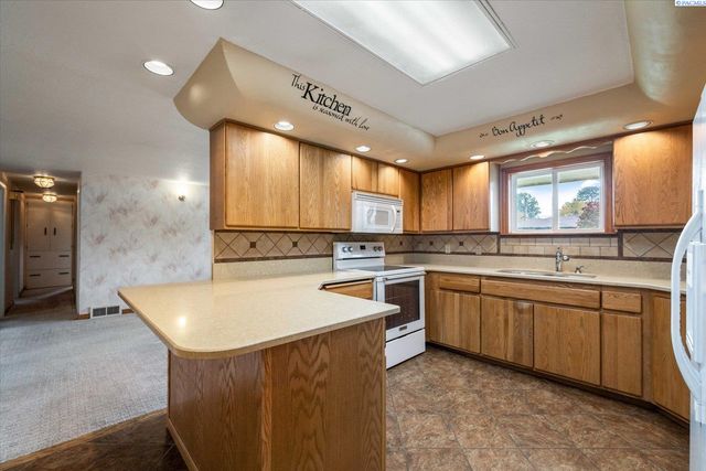 6336 W Willamette Ave, Kennewick, WA 99336