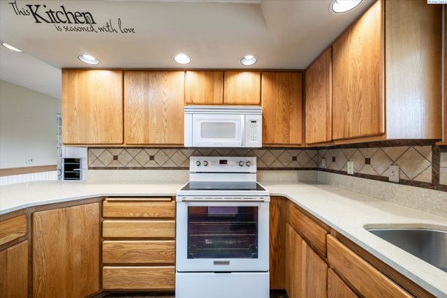 6336 W Willamette Ave, Kennewick, WA 99336