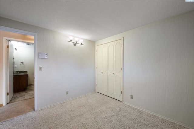 6336 W Willamette Ave, Kennewick, WA 99336