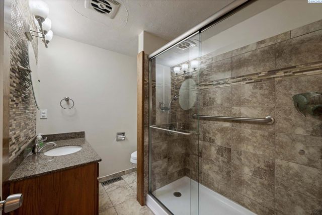 6336 W Willamette Ave, Kennewick, WA 99336