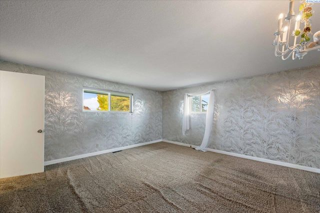 6336 W Willamette Ave, Kennewick, WA 99336