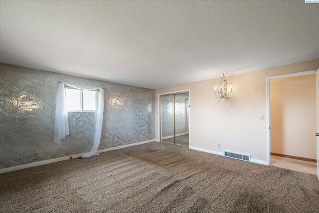 6336 W Willamette Ave, Kennewick, WA 99336