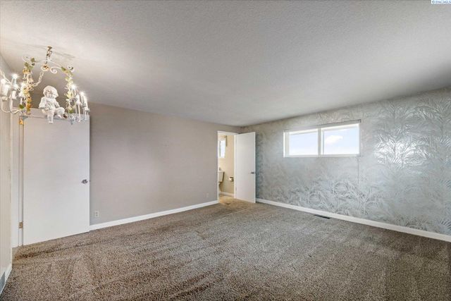 6336 W Willamette Ave, Kennewick, WA 99336