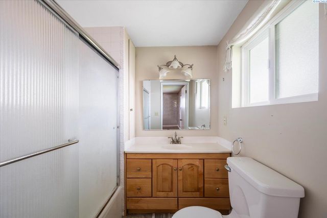 6336 W Willamette Ave, Kennewick, WA 99336