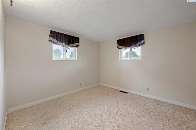 6336 W Willamette Ave, Kennewick, WA 99336