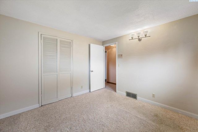 6336 W Willamette Ave, Kennewick, WA 99336