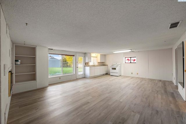 6336 W Willamette Ave, Kennewick, WA 99336