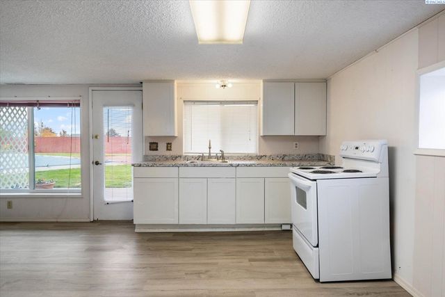 6336 W Willamette Ave, Kennewick, WA 99336