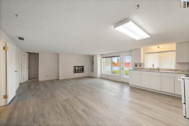 6336 W Willamette Ave, Kennewick, WA 99336