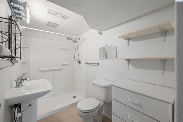 6336 W Willamette Ave, Kennewick, WA 99336