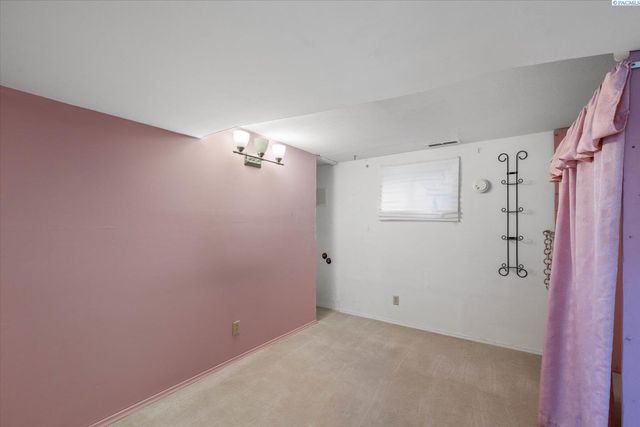 6336 W Willamette Ave, Kennewick, WA 99336