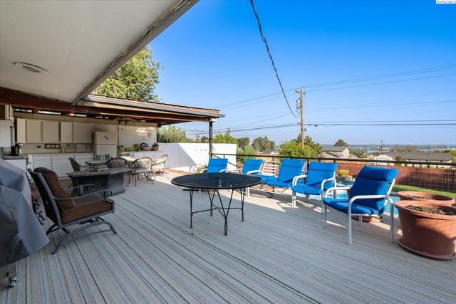 6336 W Willamette Ave, Kennewick, WA 99336