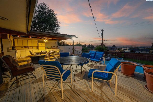 6336 W Willamette Ave, Kennewick, WA 99336