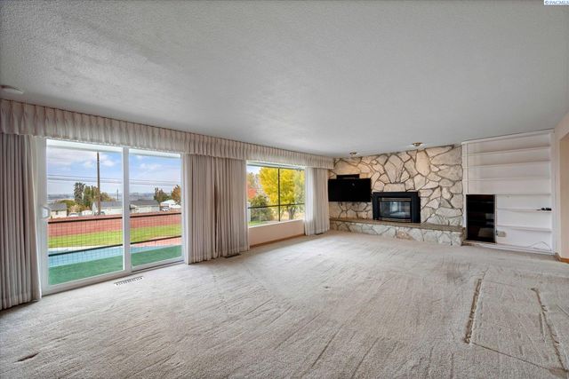 6336 W Willamette Ave, Kennewick, WA 99336