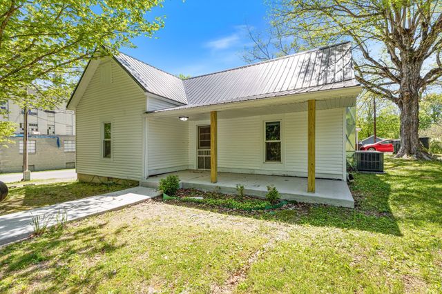 300 W Railroad St, Dickson, TN 37055