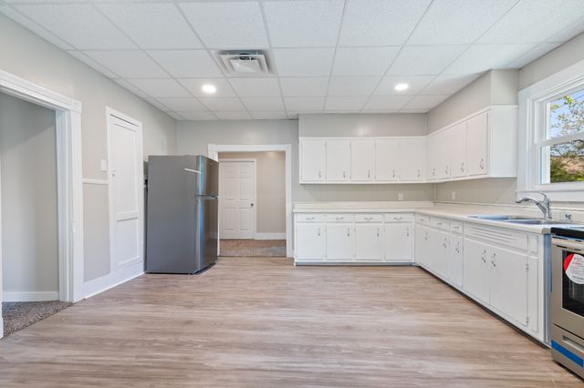 300 W Railroad St, Dickson, TN 37055