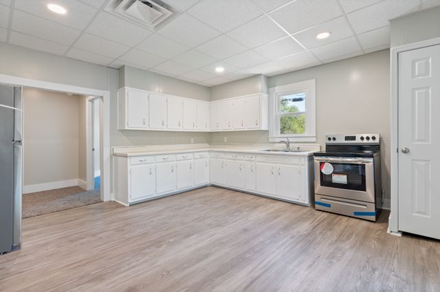 300 W Railroad St, Dickson, TN 37055