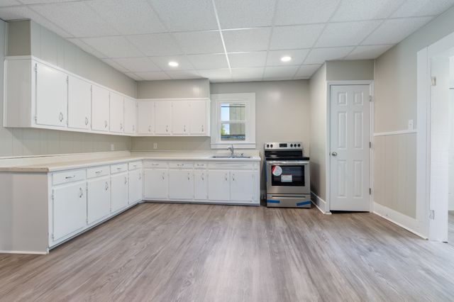 300 W Railroad St, Dickson, TN 37055
