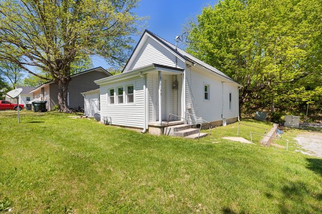 300 W Railroad St, Dickson, TN 37055