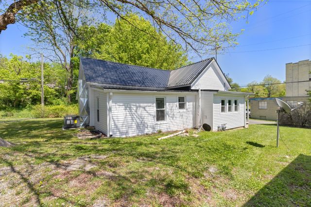 300 W Railroad St, Dickson, TN 37055