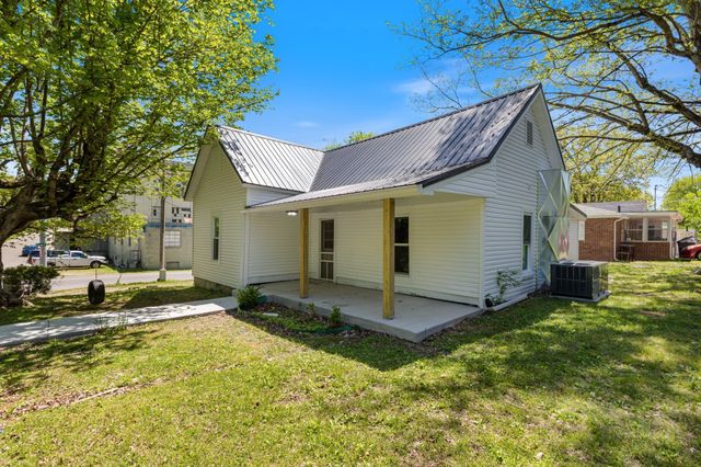 300 W Railroad St, Dickson, TN 37055