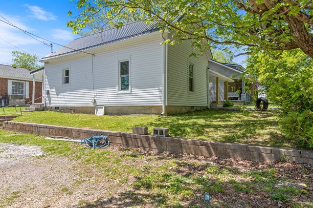 300 W Railroad St, Dickson, TN 37055